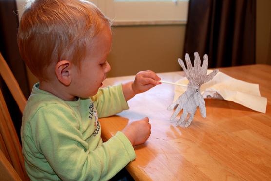 hand spiders kid halloween craft activity