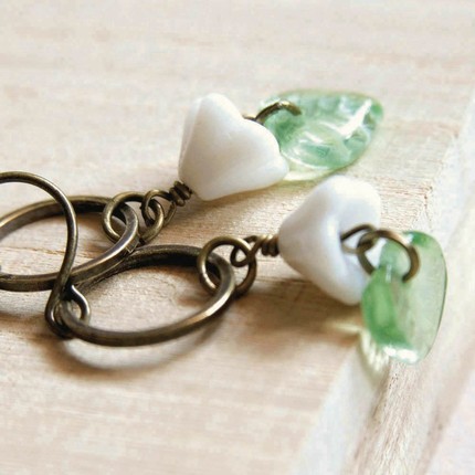 little garden earrings in white