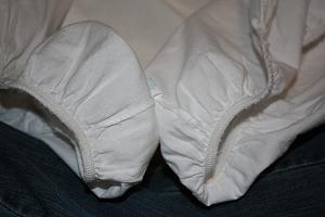 how to fold a fitted sheet