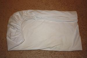 how to fold fitted bed sheets