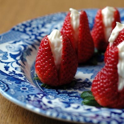 lindseys-cream-filled-strawberries