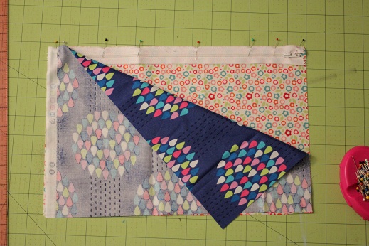 DIY Triangle Zipper Pouch Tutorial 