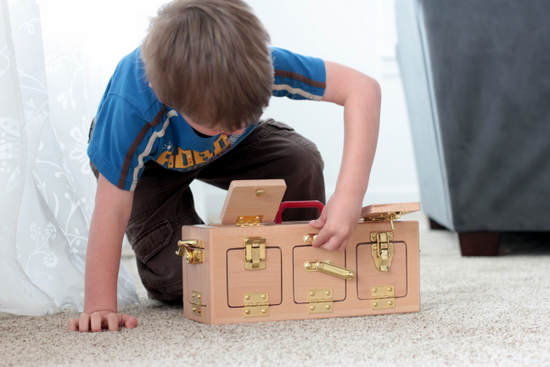 latch box toy